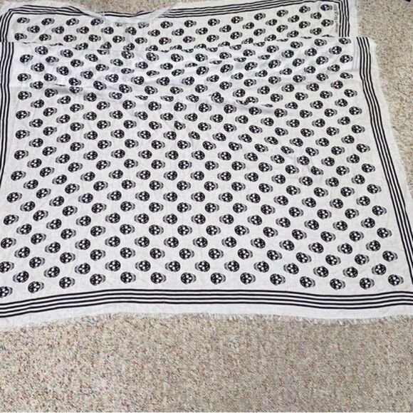 Alexander McQueen scarf in fabric with Skull print - Picture 7 of 15